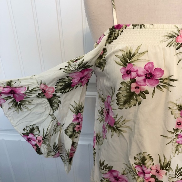 Off the Shoulder Floral Top - Picture 2 of 5